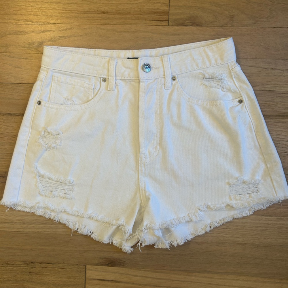 Wild Fable white, super high-rise cut-off denim shorts. women’s size 4.